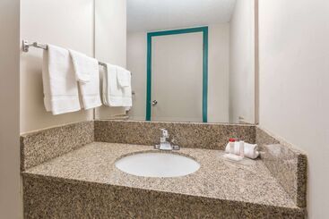 هتل Ramada By Wyndham
