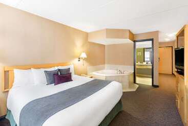 هتل Ramada Plaza By Wyndham Prince George