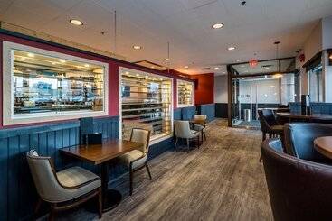 هتل Ramada Plaza By Wyndham Prince George