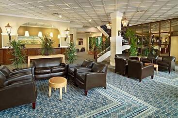 هتل Sandman Signature Lethbridge Lodge