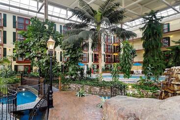هتل Sandman Signature Lethbridge Lodge