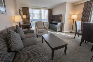 酒店 The Embassy Inn