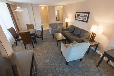 酒店 The Embassy Inn