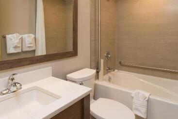 酒店 The Embassy Inn