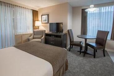 酒店 The Embassy Inn