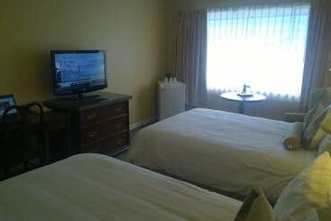 هتل The Pacific Inn