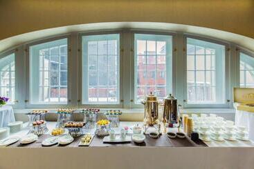 호텔 The Ritzcarlton, Montreal