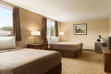 هتل Travelodge By Wyndham Kenora