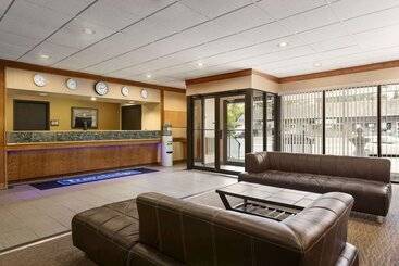هتل Travelodge By Wyndham Kenora