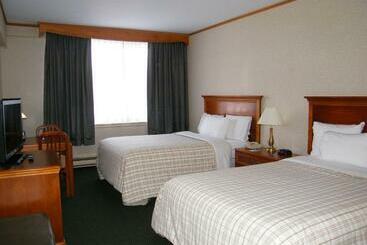 Travelodge Hotel By Wyndham Montreal Airport