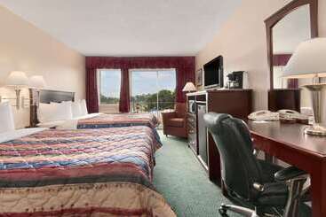 هتل Travelodge By Wyndham Nanaimo