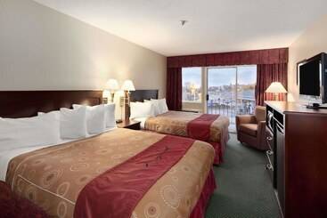 هتل Travelodge By Wyndham Nanaimo