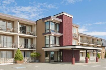 هتل Travelodge By Wyndham Nanaimo
