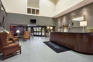 هتل Travelodge By Wyndham Ottawa East