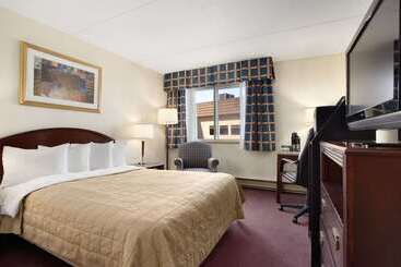 هتل Travelodge By Wyndham Ottawa East