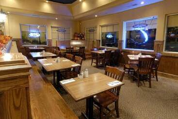 هتل Travelodge By Wyndham Ottawa East