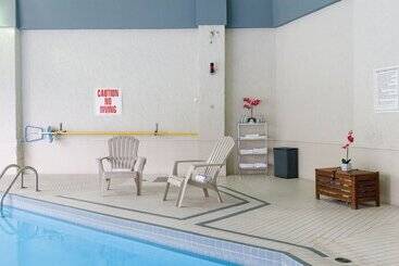 هتل Travelodge By Wyndham Ottawa East