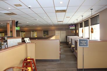 هتل Travelodge By Wyndham Swift Current