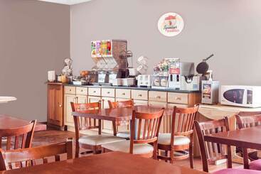 مُتل Super 8 By Wyndham Sudbury On