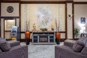 هتل Travelodge By Wyndham Prince Albert
