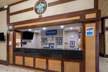 هتل Travelodge By Wyndham Prince Albert