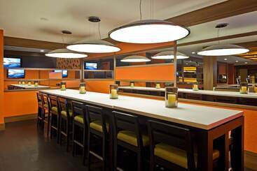 استراحتگاه Hilton Mississauga/meadowvale