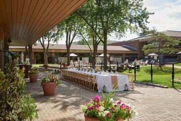 استراحتگاه Hilton Mississauga/meadowvale