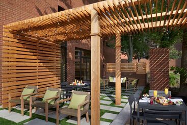 استراحتگاه Hilton Mississauga/meadowvale