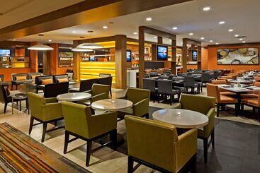 استراحتگاه Hilton Mississauga/meadowvale