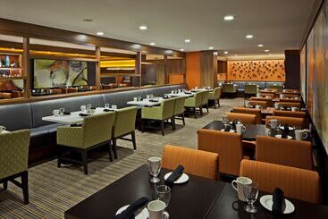 استراحتگاه Hilton Mississauga/meadowvale