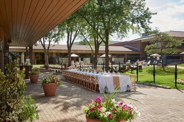 استراحتگاه Hilton Mississauga/meadowvale