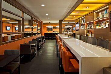 استراحتگاه Hilton Mississauga/meadowvale