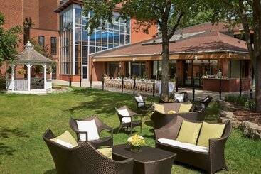 استراحتگاه Hilton Mississauga/meadowvale