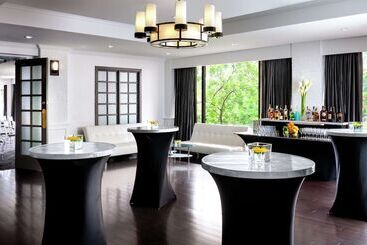 استراحتگاه Hilton Mississauga/meadowvale