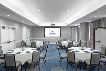 استراحتگاه Hilton Mississauga/meadowvale