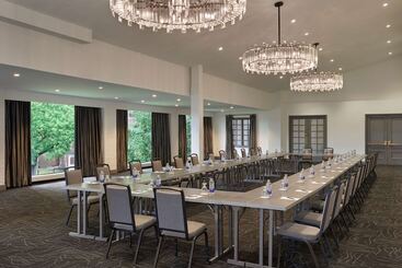 استراحتگاه Hilton Mississauga/meadowvale