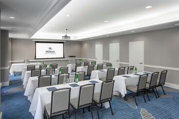 استراحتگاه Hilton Mississauga/meadowvale