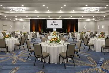 استراحتگاه Hilton Mississauga/meadowvale
