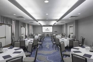 استراحتگاه Hilton Mississauga/meadowvale