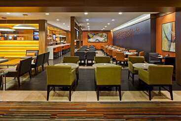 استراحتگاه Hilton Mississauga/meadowvale