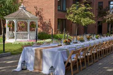 استراحتگاه Hilton Mississauga/meadowvale