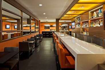استراحتگاه Hilton Mississauga/meadowvale
