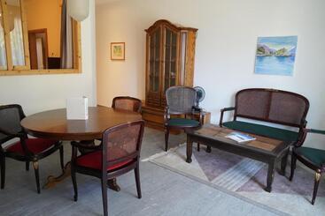 Hotel Carltoneurope Vintage Adults