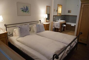 Hotel Carltoneurope Vintage Adults