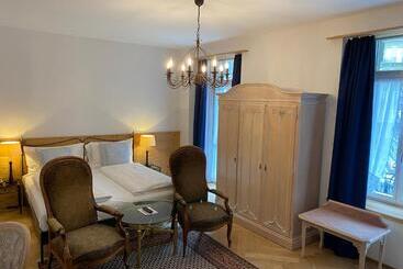 Hotel Carltoneurope Vintage Adults