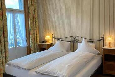 Hotel Carltoneurope Vintage Adults