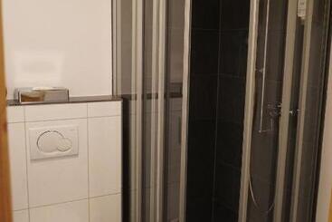 Hotel Carltoneurope Vintage Adults