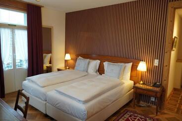 Hotel Carltoneurope Vintage Adults