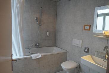 Hotel Carltoneurope Vintage Adults