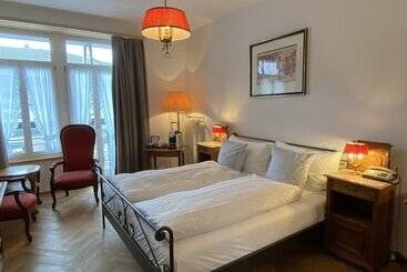 Hotel Carltoneurope Vintage Adults